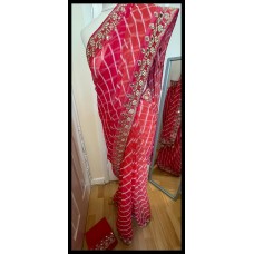 Georgette Lairya print saree 935( the saree is 5 and 1/2 yards it is NOT 6 yards the bottom border starts at around 45 inch